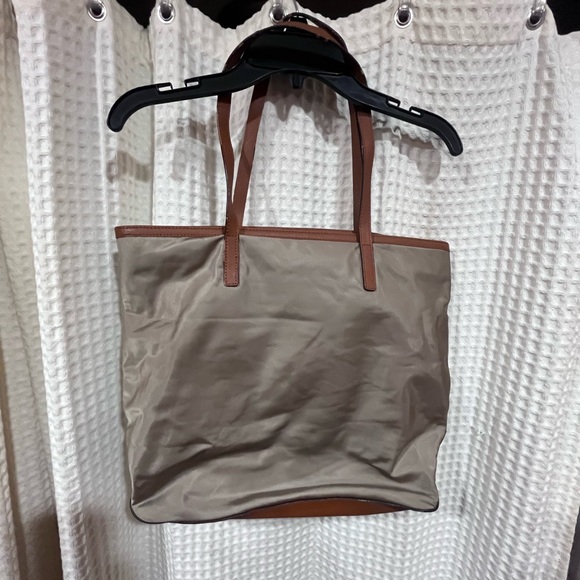 Michael Kors Tan and Brown Tote Bag with Classic Design - Picture 2 of 10
